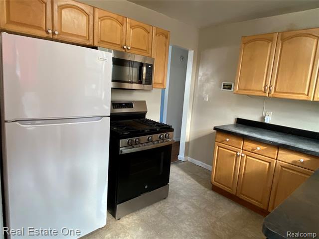 Builiding view five for 34321 John, Wayne, MI. 48184