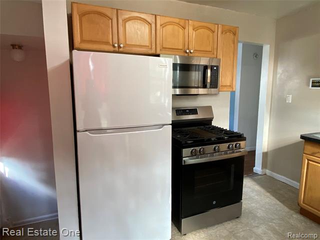 Builiding view four for 34321 John, Wayne, MI. 48184