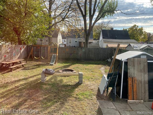 Builiding view nineteen for 34321 John, Wayne, MI. 48184