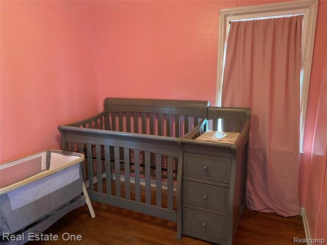 Builiding view seventeen for 34321 John, Wayne, MI. 48184