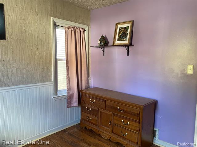 Builiding view sixteen for 34321 John, Wayne, MI. 48184