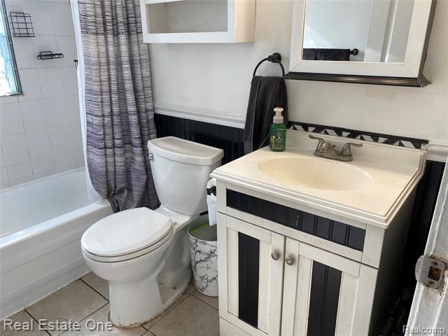 Builiding view twelve for 34321 John, Wayne, MI. 48184