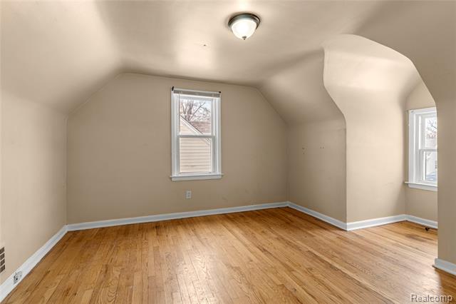 Builiding view eighteen for 25885 Currier, Dearborn Heights, MI. 48125