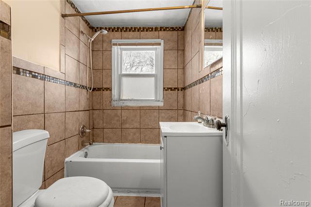 Builiding view eleven for 25885 Currier, Dearborn Heights, MI. 48125