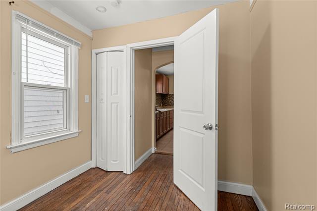 Builiding view fourteen for 25885 Currier, Dearborn Heights, MI. 48125