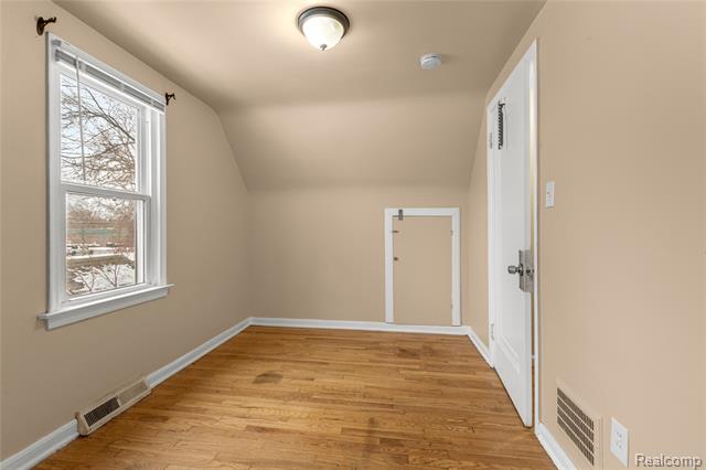 Builiding view seventeen for 25885 Currier, Dearborn Heights, MI. 48125