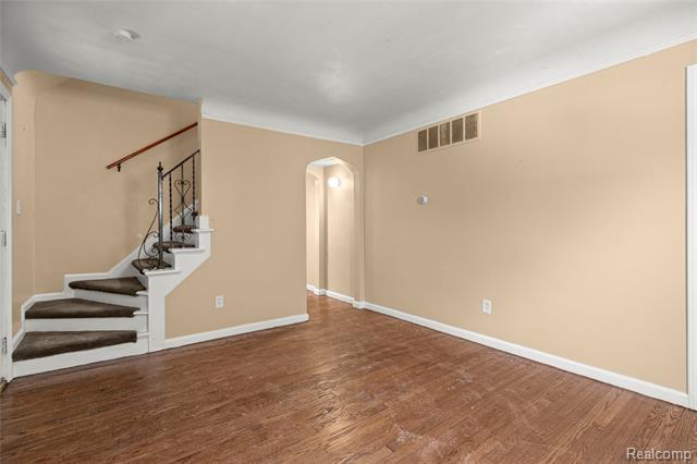 Builiding view six for 25885 Currier, Dearborn Heights, MI. 48125