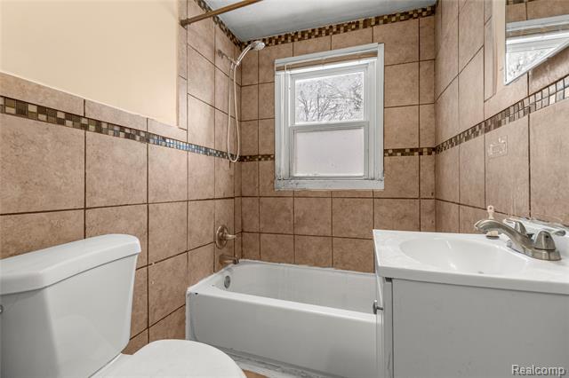 Builiding view twelve for 25885 Currier, Dearborn Heights, MI. 48125