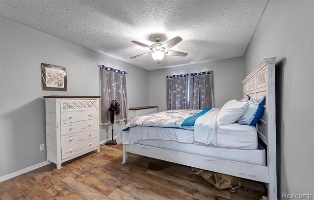 Builiding view eight for 5642 Weddel, Dearborn Heights, MI. 48125