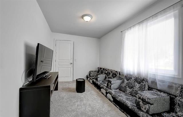 Builiding view fifteen for 5642 Weddel, Dearborn Heights, MI. 48125