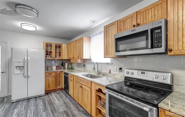 Builiding view five for 5642 Weddel, Dearborn Heights, MI. 48125