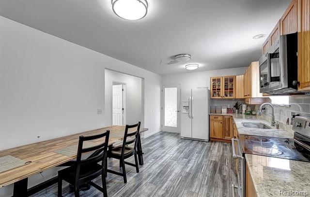 Builiding view four for 5642 Weddel, Dearborn Heights, MI. 48125