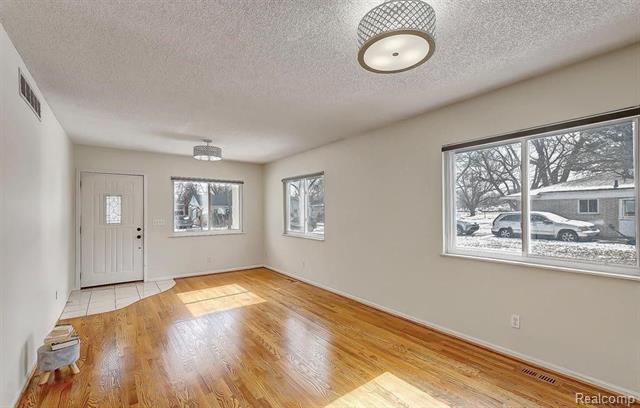 Builiding view one for 5642 Weddel, Dearborn Heights, MI. 48125