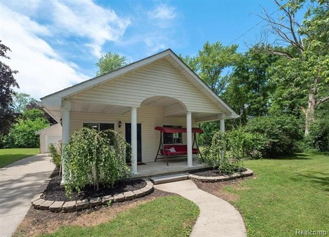 Builiding view sixteen for 5642 Weddel, Dearborn Heights, MI. 48125