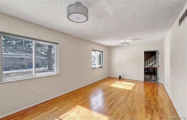 Builiding view two for 5642 Weddel, Dearborn Heights, MI. 48125