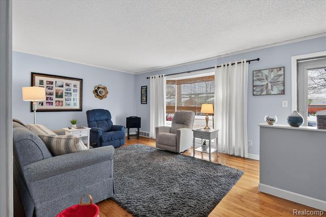 Builiding view eight for 22856 S Brookside, Dearborn Heights, MI. 48125