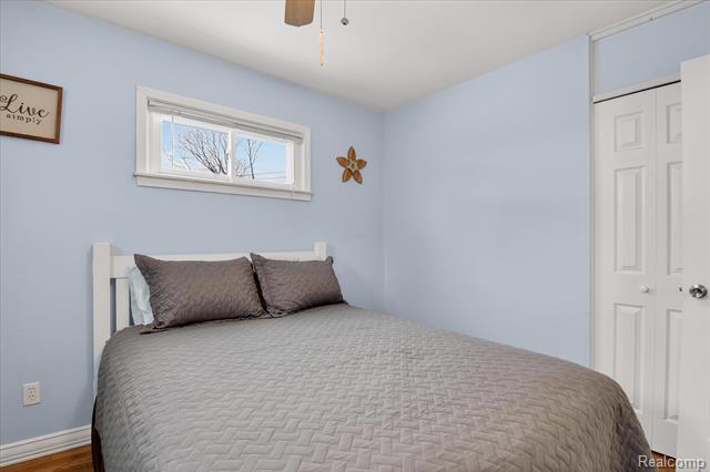 Builiding view eighteen for 22856 S Brookside, Dearborn Heights, MI. 48125