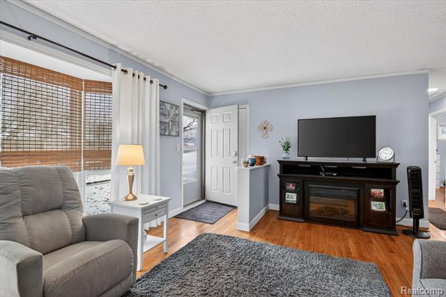 Builiding view seven for 22856 S Brookside, Dearborn Heights, MI. 48125