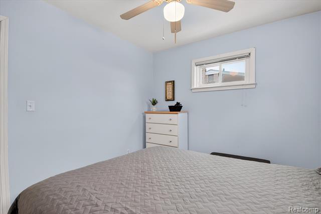 Builiding view seventeen for 22856 S Brookside, Dearborn Heights, MI. 48125