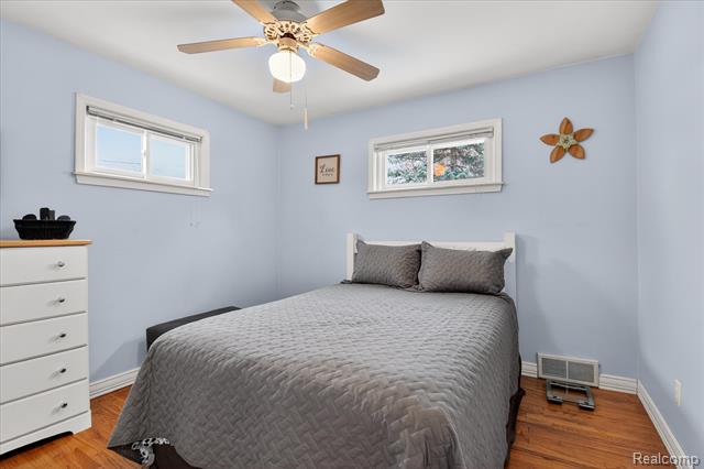 Builiding view sixteen for 22856 S Brookside, Dearborn Heights, MI. 48125