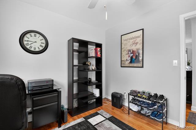 Builiding view ten for 22856 S Brookside, Dearborn Heights, MI. 48125