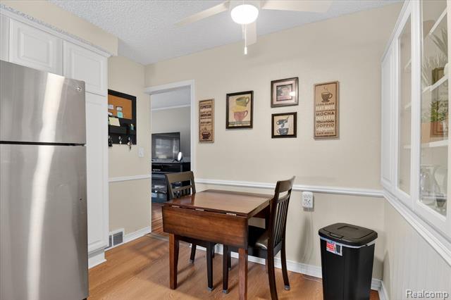 Builiding view thirteen for 22856 S Brookside, Dearborn Heights, MI. 48125