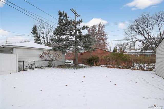 Builiding view thirty five for 22856 S Brookside, Dearborn Heights, MI. 48125