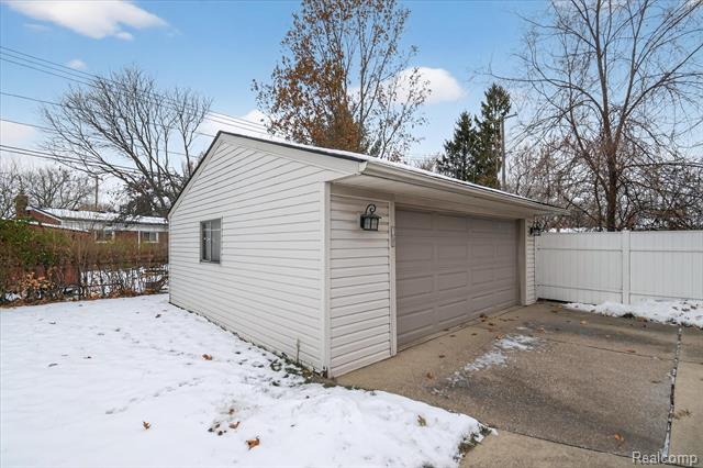 Builiding view thirty four for 22856 S Brookside, Dearborn Heights, MI. 48125