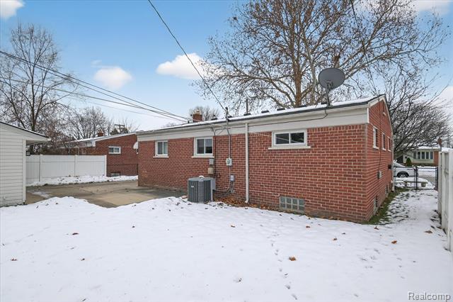 Builiding view thirty three for 22856 S Brookside, Dearborn Heights, MI. 48125