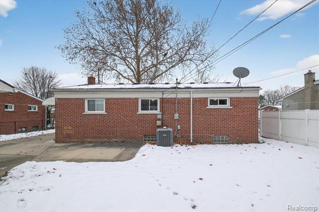 Builiding view thirty two for 22856 S Brookside, Dearborn Heights, MI. 48125