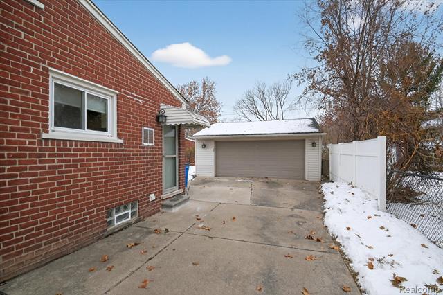 Builiding view thirty for 22856 S Brookside, Dearborn Heights, MI. 48125