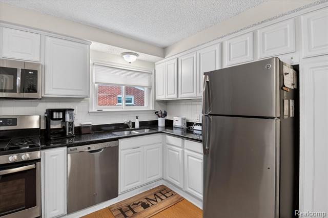 Builiding view twelve for 22856 S Brookside, Dearborn Heights, MI. 48125