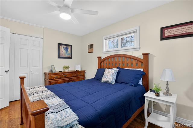 Builiding view twenty one for 22856 S Brookside, Dearborn Heights, MI. 48125