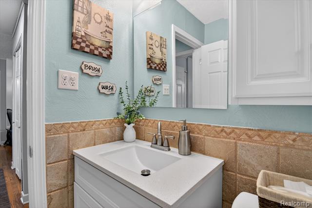 Builiding view twenty for 22856 S Brookside, Dearborn Heights, MI. 48125