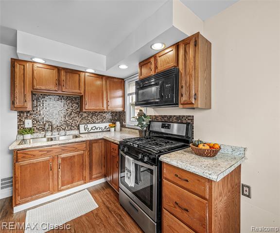 Builiding view fourteen for 4827 Winifred, Wayne, MI. 48184