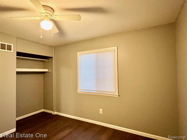 Builiding view forty for 28943 Eton, Westland, MI. 48186