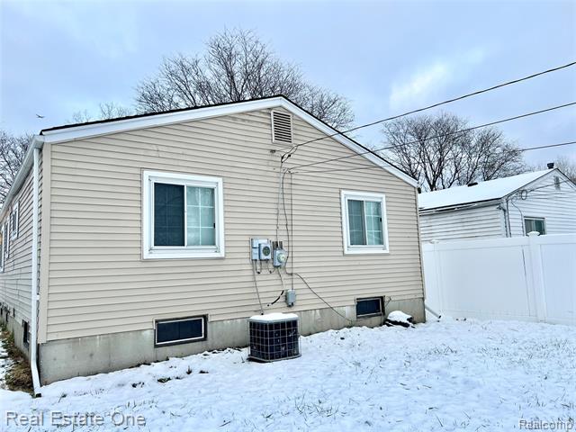 Builiding view one for 28943 Eton, Westland, MI. 48186