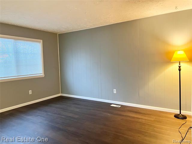 Builiding view six for 28943 Eton, Westland, MI. 48186