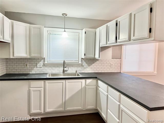 Builiding view ten for 28943 Eton, Westland, MI. 48186