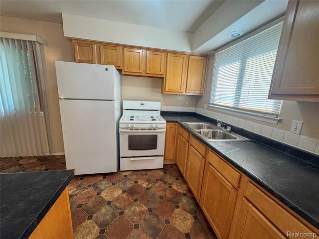 Builiding view five for 29006 Eton, Westland, MI. 48186