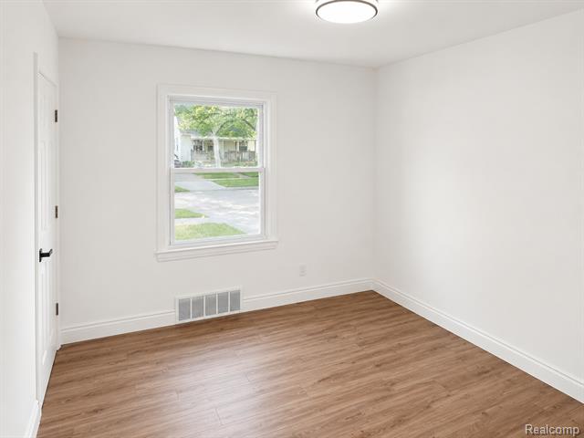 Builiding view seventeen for 5157 Niagara, Wayne, MI. 48184