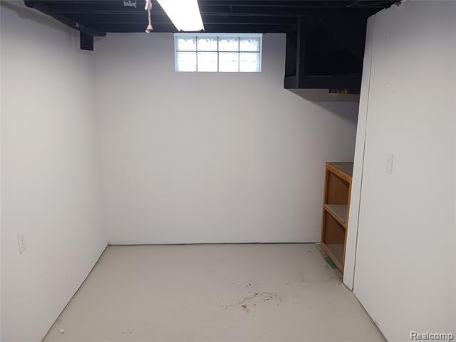 Builiding view thirty two for 5157 Niagara, Wayne, MI. 48184