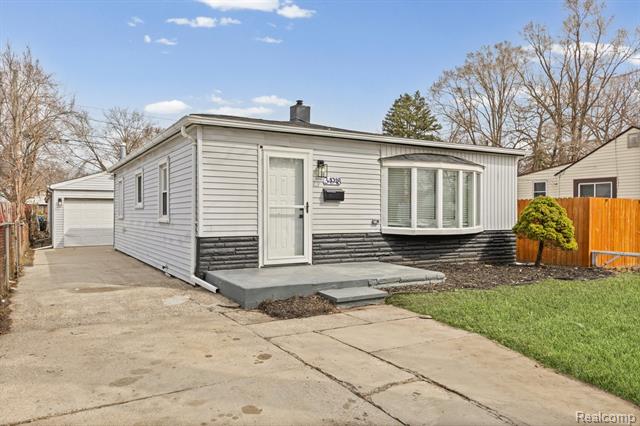 front view for 34948 Richard St, Wayne, Mi. 48184
