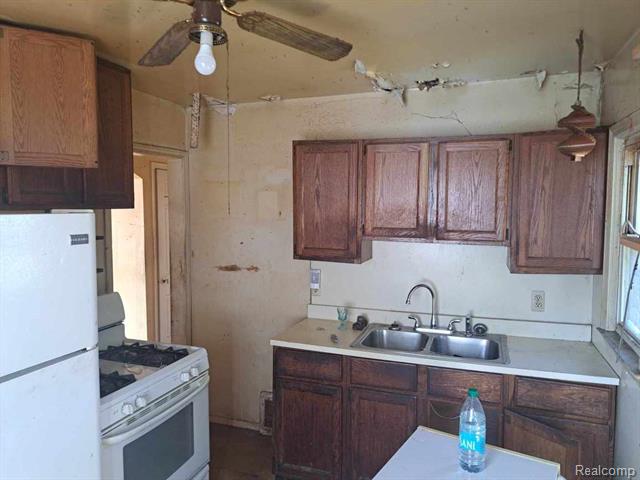 Builiding view five for 5109 Hubbard, Wayne, MI. 48184