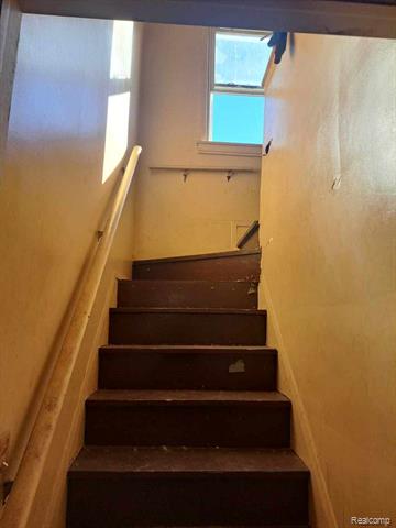 Builiding view seven for 5109 Hubbard, Wayne, MI. 48184