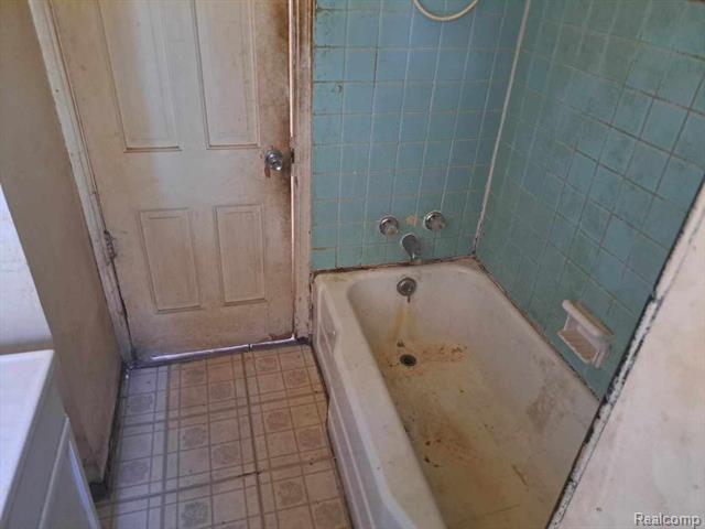 Builiding view two for 5109 Hubbard, Wayne, MI. 48184