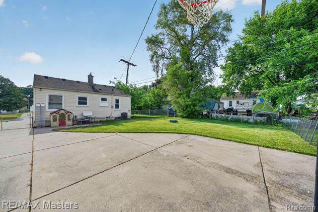 Builiding view twenty nine for 4643 Niagara, Wayne, MI. 48184