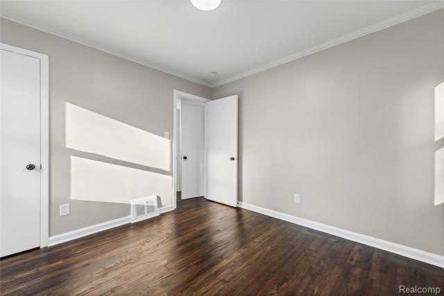 Builiding view thirteen for 4484 Howe, Wayne, MI. 48184