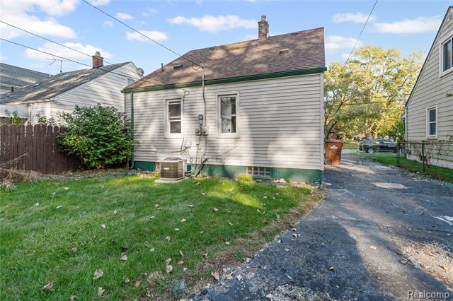 Builiding view twenty five for 4484 Howe, Wayne, MI. 48184