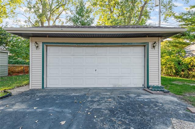 Builiding view twenty four for 4484 Howe, Wayne, MI. 48184